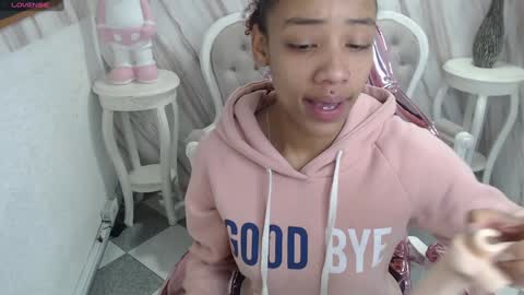 Snapshot of violeth_b chatting on December 3, 2024, 12:38 pm violeth_b online show from December 3, 2024, 12:38 pm