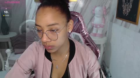 Snapshot of violeth_b chatting on January 7, 2025, 12:31 pm violeth_b online show from January 7, 2025, 12:31 pm