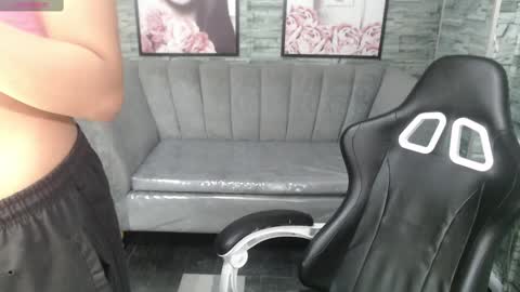 Snapshot of violeth_b chatting on October 4, 2025, 1:20 pm violeth_b online show from October 4, 2025, 1:20 pm