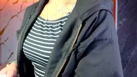 Snapshot of violeth_b chatting on October 27, 2025, 12:42 pm violeth_b online show from October 27, 2025, 12:42 pm