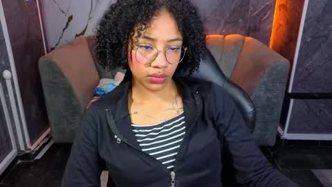 Snapshot of violeth_b chatting on November 6, 2025, 1:23 pm violeth_b online show from November 6, 2025, 1:23 pm