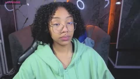 Snapshot of violeth_b chatting on November 23, 2025, 12:49 pm violeth_b online show from November 23, 2025, 12:49 pm