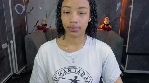 Snapshot of violeth_b chatting on June 16, 2026, 1:25 pm violeth_b online show from June 16, 2026, 1:25 pm