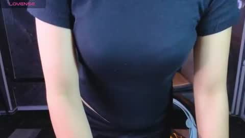 Snapshot of violeth_b chatting on July 16, 2026, 2:01 pm violeth_b online show from July 16, 2026, 2:01 pm