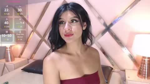 Snapshot of violetlux chatting on October 3, 2025, 10:18 pm VioletLux online show from October 3, 2025, 10:18 pm