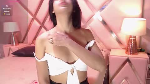 Snapshot of violetlux chatting on October 4, 2025, 7:45 pm VioletLux online show from October 4, 2025, 7:45 pm