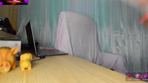 Snapshot of violetparkker chatting on October 17, 2025, 12:01 am violetparkker online show from October 17, 2025, 12:01 am