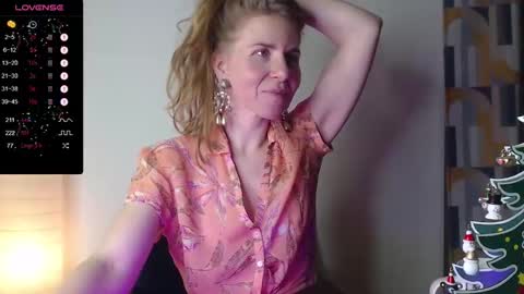 Snapshot of violetplath chatting on December 15, 2024, 10:47 pm Violet next stream December 6 online show from December 15, 2024, 10:47 pm