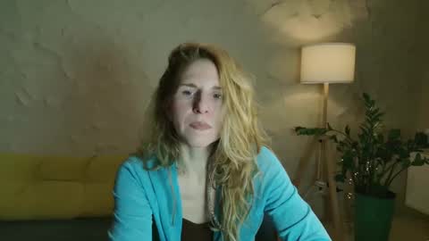 Snapshot of violetplath chatting on March 3, 2025, 9:15 pm Violet next stream December 6 online show from March 3, 2025, 9:15 pm