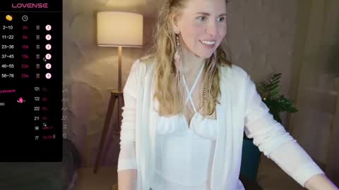 Snapshot of violetplath chatting on March 9, 2025, 8:10 pm Violet next stream December 6 online show from March 9, 2025, 8:10 pm