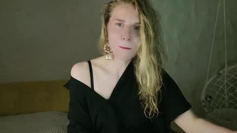 Snapshot of violetplath chatting on June 7, 2026, 10:13 pm Violet next stream December 6 online show from June 7, 2026, 10:13 pm