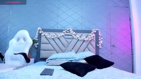 Snapshot of violetrousse chatting on February 9, 2025, 7:52 pm Violet Rousse online show from February 9, 2025, 7:52 pm