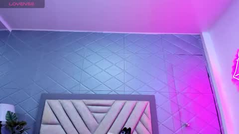 Snapshot of violetrousse chatting on February 18, 2025, 3:32 pm Violet Rousse online show from February 18, 2025, 3:32 pm