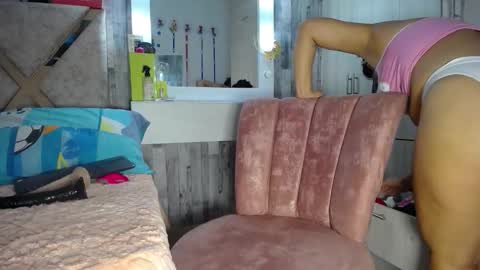 violetroussee online show from March 7, 2026, 6:38 pm