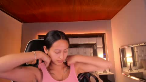 Snapshot of violetskinny chatting on January 21, 2025, 1:18 am violetskinny online show from January 21, 2025, 1:18 am