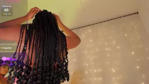 Snapshot of violett23_ chatting on November 12, 2025, 4:35 am violett23_ online show from November 12, 2025, 4:35 am