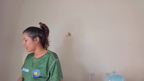 Snapshot of violett_24_ chatting on November 14, 2025, 1:15 am violett_24_ online show from November 14, 2025, 1:15 am