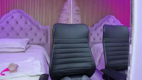 violett_hott_ online show from March 9, 2026, 12:31 pm