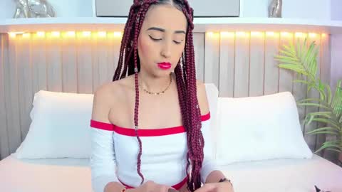 Violett  online show from September 29, 2025, 8:02 pm