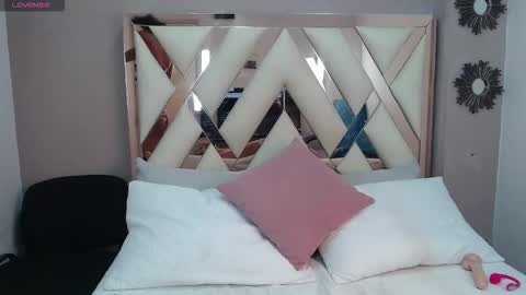 V I O L E T T E  online show from February 15, 2026, 4:47 pm