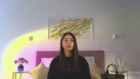 Snapshot of violetta_finch chatting on June 4, 2026, 11:05 am violetta_finch online show from June 4, 2026, 11:05 am