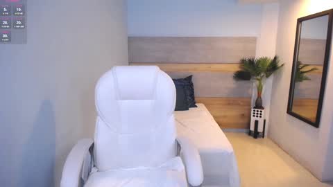 Snapshot of violetta_rainbow chatting on December 6, 2024, 8:59 am Violetta online show from December 6, 2024, 8:59 am