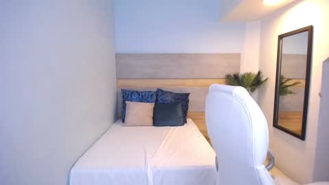 Snapshot of violetta_rainbow chatting on December 11, 2024, 9:19 am Violetta online show from December 11, 2024, 9:19 am