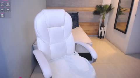 Snapshot of violetta_rainbow chatting on December 12, 2024, 8:14 am Violetta online show from December 12, 2024, 8:14 am