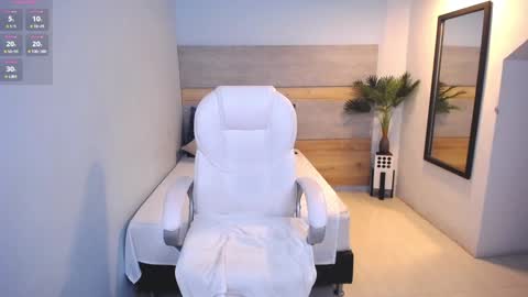 Snapshot of violetta_rainbow chatting on January 5, 2025, 6:24 am Violetta online show from January 5, 2025, 6:24 am