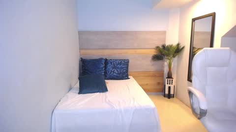 Snapshot of violetta_rainbow chatting on January 8, 2025, 9:53 am Violetta online show from January 8, 2025, 9:53 am