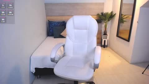 Snapshot of violetta_rainbow chatting on January 10, 2025, 6:53 am Violetta online show from January 10, 2025, 6:53 am