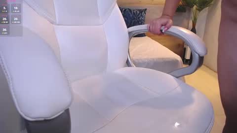 Snapshot of violetta_rainbow chatting on January 25, 2025, 10:51 am Violetta online show from January 25, 2025, 10:51 am