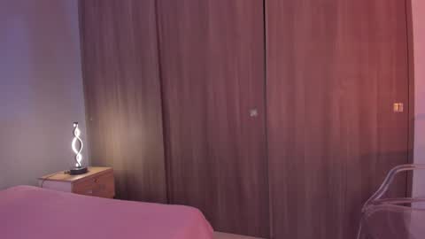 Snapshot of violetta_swift_ chatting on December 17, 2024, 5:18 am violetta independent model online show from December 17, 2024, 5:18 am