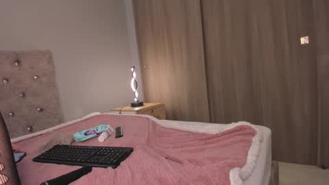 Snapshot of violetta_swift_ chatting on December 29, 2024, 2:21 pm violetta independent model online show from December 29, 2024, 2:21 pm