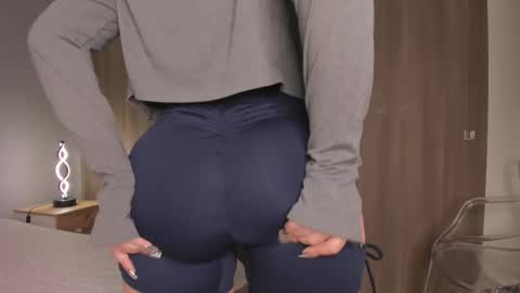 Snapshot of violetta_swift_ chatting on February 11, 2025, 4:33 am violetta independent model online show from February 11, 2025, 4:33 am