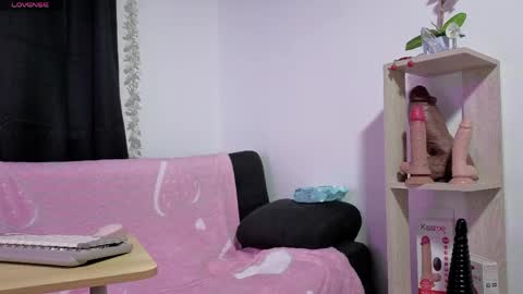 violettaarojass online show from April 9, 2026, 9:58 am