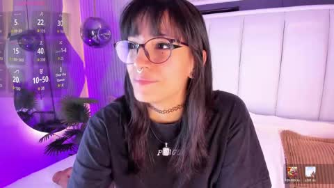 violettacolinss online show from April 28, 2026, 11:37 am