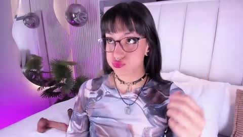 violettacolinss online show from April 29, 2026, 11:36 am