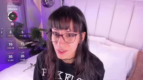 Snapshot of violettacolinss chatting on May 5, 2026, 11:40 am violettacolinss online show from May 5, 2026, 11:40 am