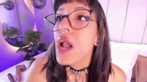 Snapshot of violettacolinss chatting on May 21, 2026, 11:39 am violettacolinss online show from May 21, 2026, 11:39 am