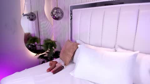 Snapshot of violettacolinss chatting on June 10, 2026, 11:42 am violettacolinss online show from June 10, 2026, 11:42 am