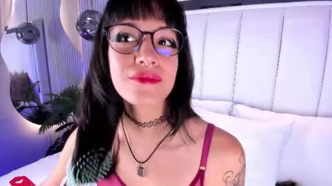 Snapshot of violettacolinss chatting on June 23, 2026, 11:41 am violettacolinss online show from June 23, 2026, 11:41 am