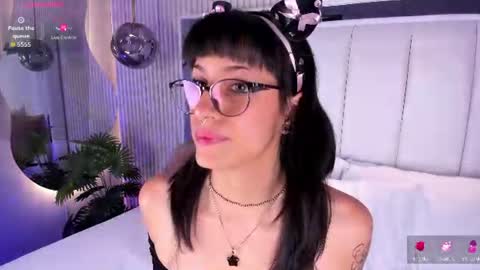 Snapshot of violettacolinss chatting on June 27, 2026, 12:22 pm violettacolinss online show from June 27, 2026, 12:22 pm