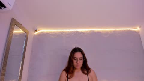 Snapshot of violettaevans_ chatting on January 22, 2025, 4:55 pm Violetta online show from January 22, 2025, 4:55 pm