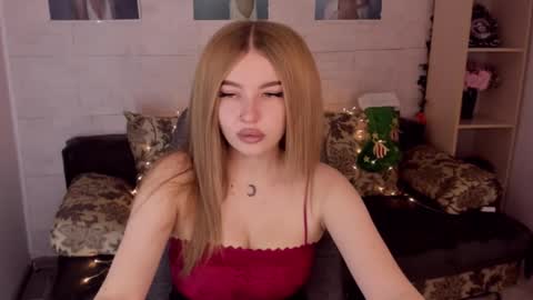 Snapshot of violettaotis chatting on December 13, 2024, 11:34 am ViolettaOtis online show from December 13, 2024, 11:34 am