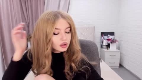 Snapshot of violettaotis chatting on December 14, 2024, 2:31 pm ViolettaOtis online show from December 14, 2024, 2:31 pm