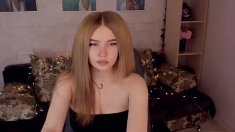 ViolettaOtis online show from January 3, 2025, 11:35 am