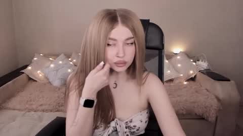 ViolettaOtis online show from February 14, 2025, 11:42 am