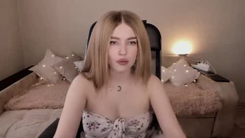 ViolettaOtis online show from February 17, 2025, 11:34 am