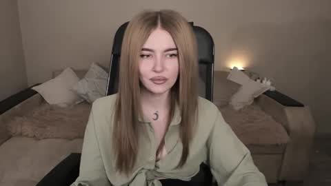 Snapshot of violettaotis chatting on March 5, 2025, 3:07 pm ViolettaOtis online show from March 5, 2025, 3:07 pm